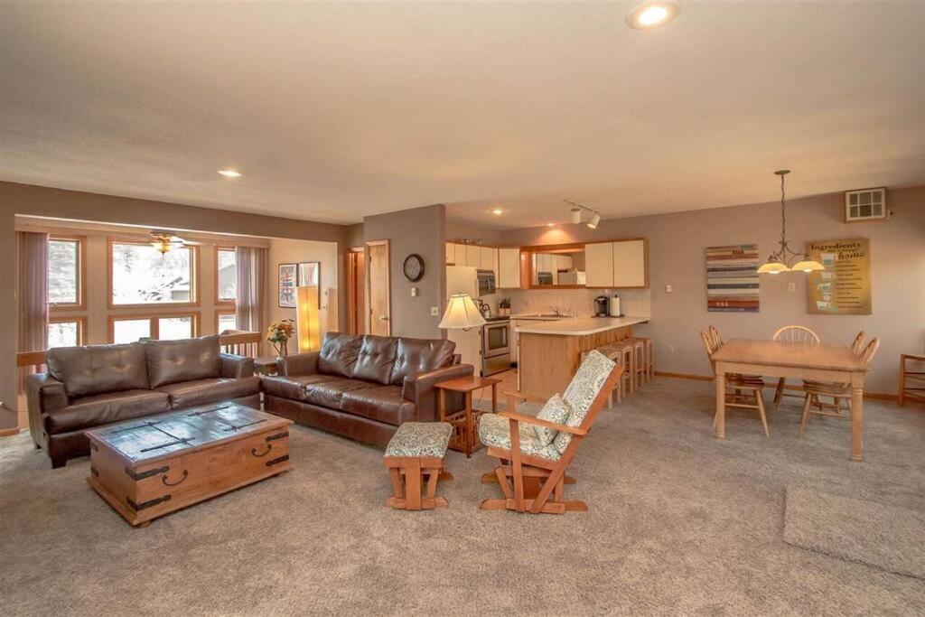 Апартаменты Relaxing Riverside Retreat - Storyland, Attitash, North Conway Бартлетт Экстерьер фото