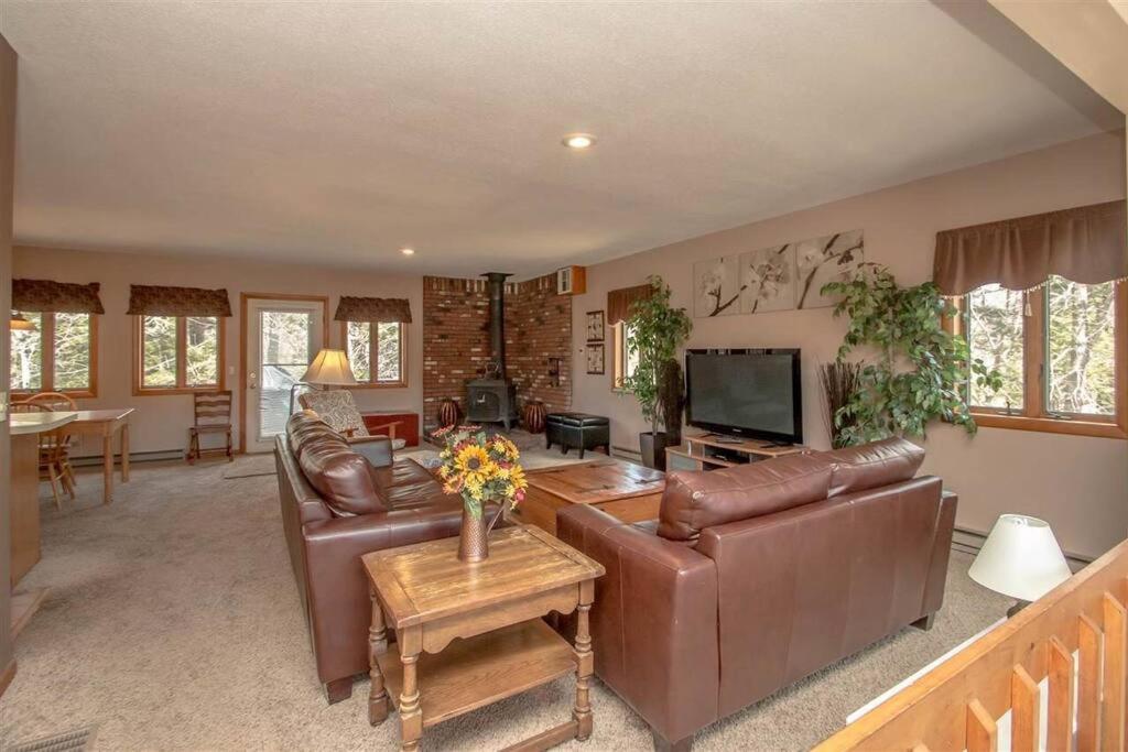 Апартаменты Relaxing Riverside Retreat - Storyland, Attitash, North Conway Бартлетт Экстерьер фото