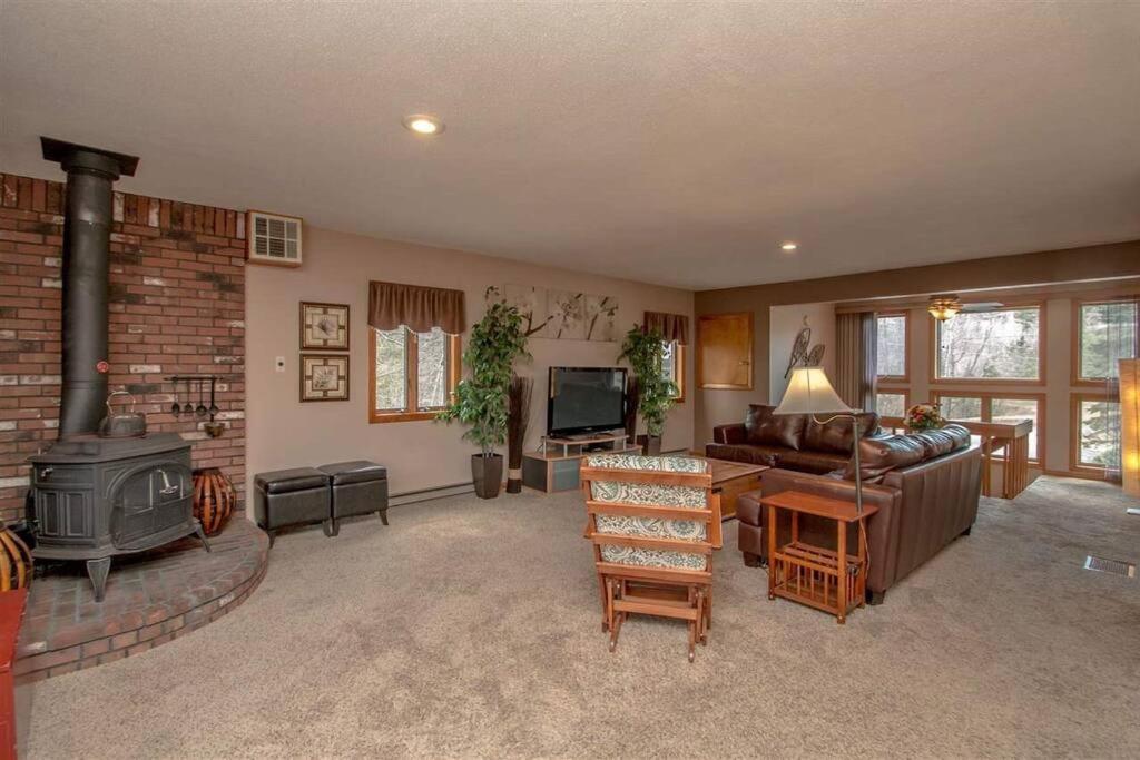 Апартаменты Relaxing Riverside Retreat - Storyland, Attitash, North Conway Бартлетт Экстерьер фото