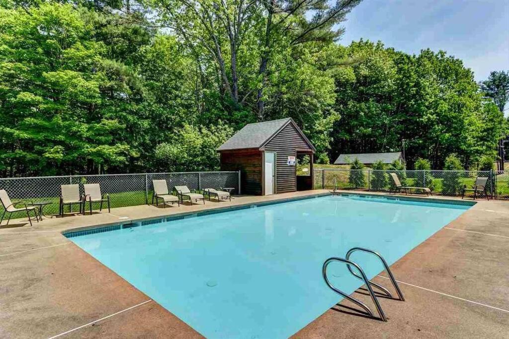 Апартаменты Relaxing Riverside Retreat - Storyland, Attitash, North Conway Бартлетт Экстерьер фото