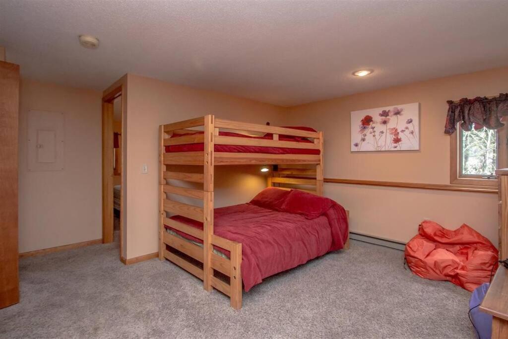 Апартаменты Relaxing Riverside Retreat - Storyland, Attitash, North Conway Бартлетт Экстерьер фото