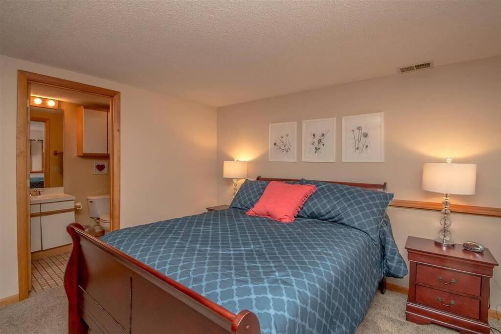 Апартаменты Relaxing Riverside Retreat - Storyland, Attitash, North Conway Бартлетт Экстерьер фото
